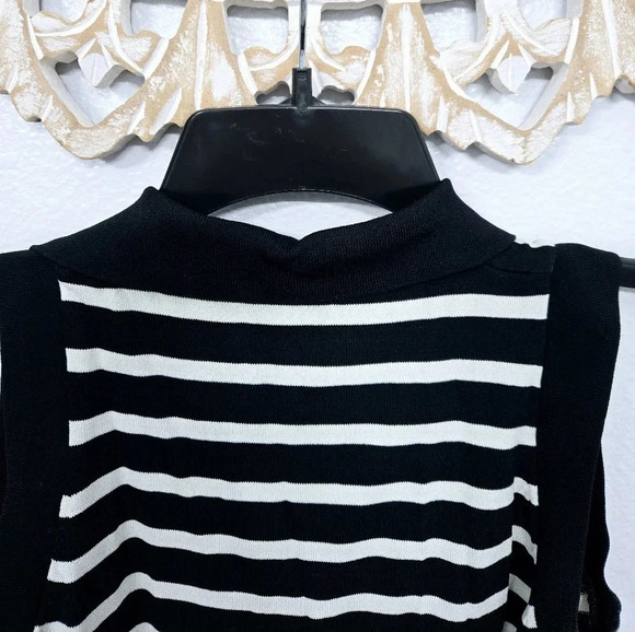 Shesmiss Korean Brand Sleeveless Collared Top - Picture 6 of 8